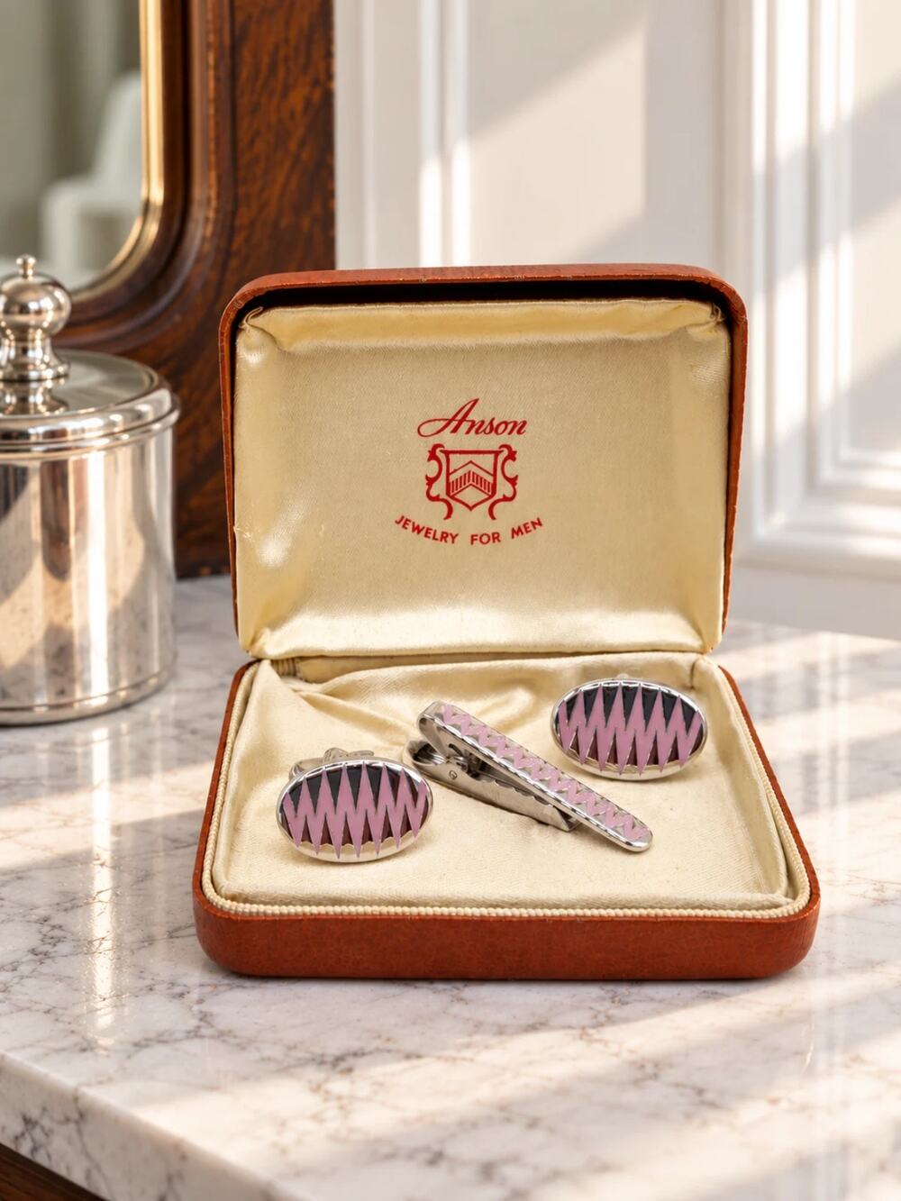 Anson Pink Mauve Zigzag Cufflinks and Tie Clip Set with Original Box Vintage MCM